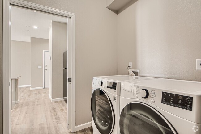 Building Photo - 1 Bedroom Beautiful Apartment for Lease Unit 5250 W Arizona - 301