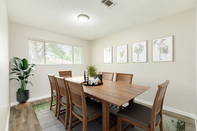 Photo - 103 Honeysuckle St