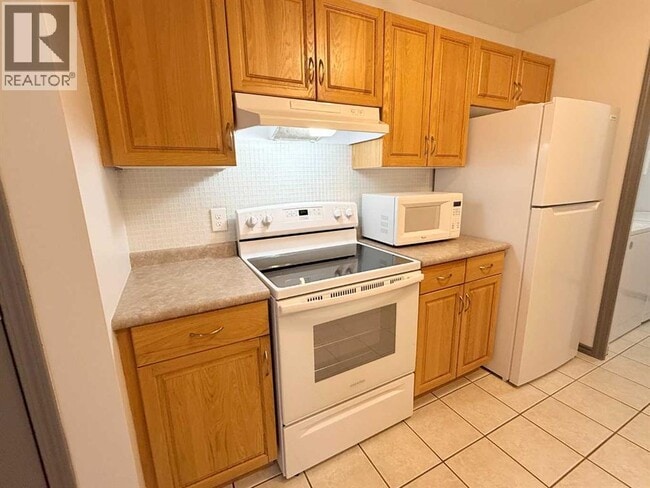 Photo - 6608-6642 42 St