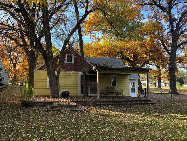 Photo - Cozy Two Bedroom Single Family in Country ...