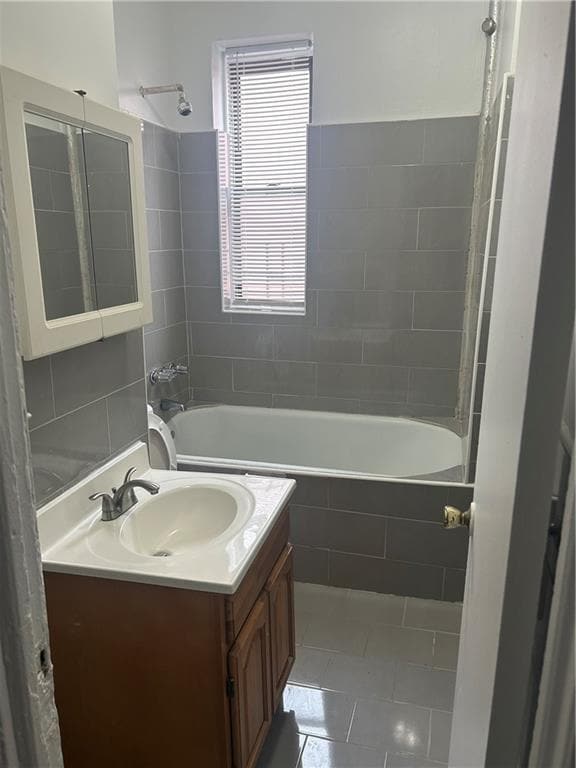 Photo - 731 Sheffield Ave Unit 2