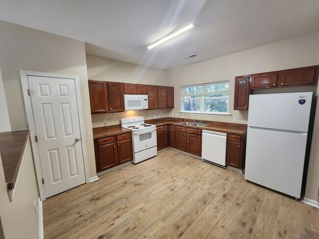 Photo - 2284 Coach Way