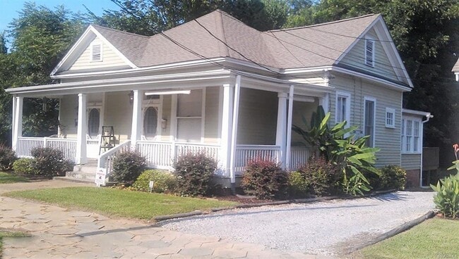 Building Photo - 116 S Lewis St Rental