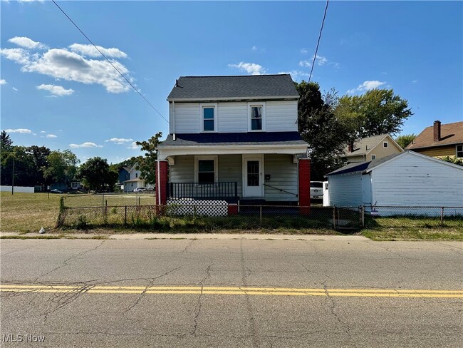 Building Photo - 323 Belden Ave NE Rental