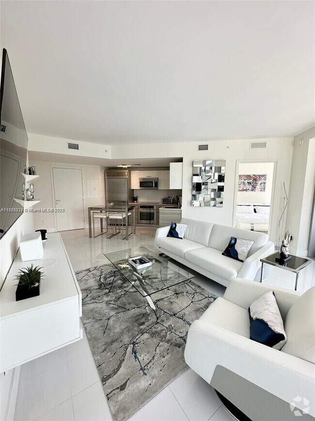 Building Photo - 1300 Brickell Bay Dr Unit 3101 Rental