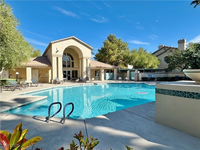 Photo - 5415 W Harmon Ave Unidad 1042