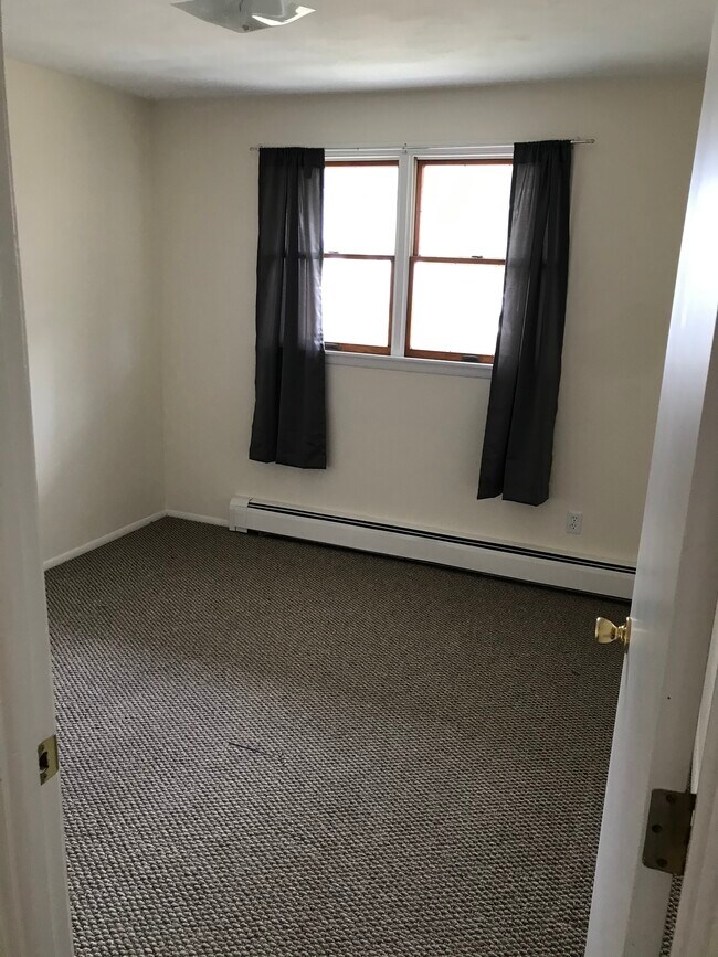 Photo - 831 Squires Ave