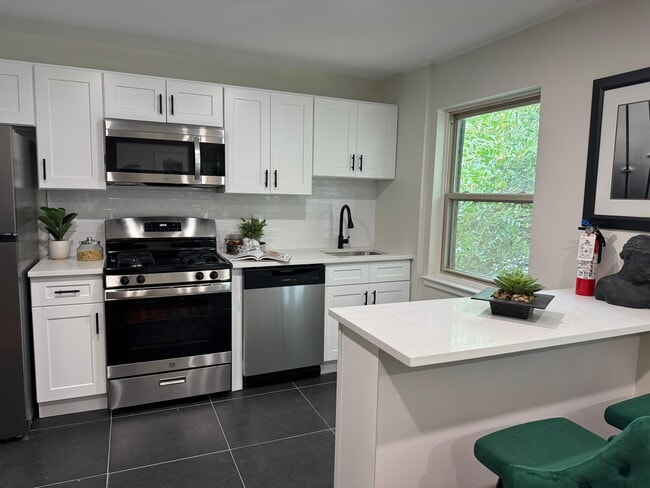 Photo - Lakeview Apartments