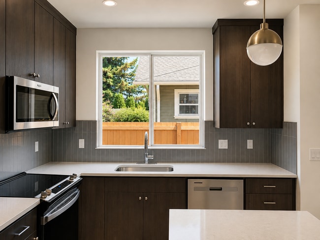 7819-7825 SE Tolman St.