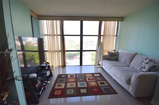 Photo - 800 Parkview Dr Unit 506