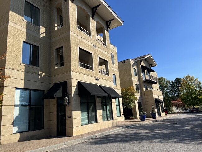 Building Photo - 1221 Bower Pky Unit 304