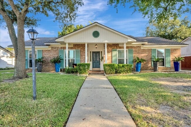 Building Photo - 1710 San Sebastian Ln
