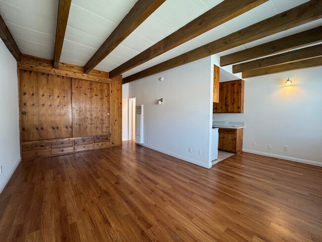 Building Photo - Large and Bright Studio with wood ceiling beams and floors... Unit Cordova St 216 C