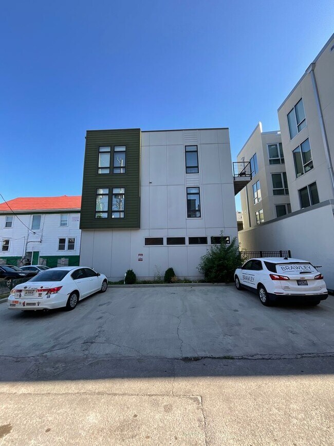 Photo - 422 E 6th St Unidad 422 E. 6th St Apt 2