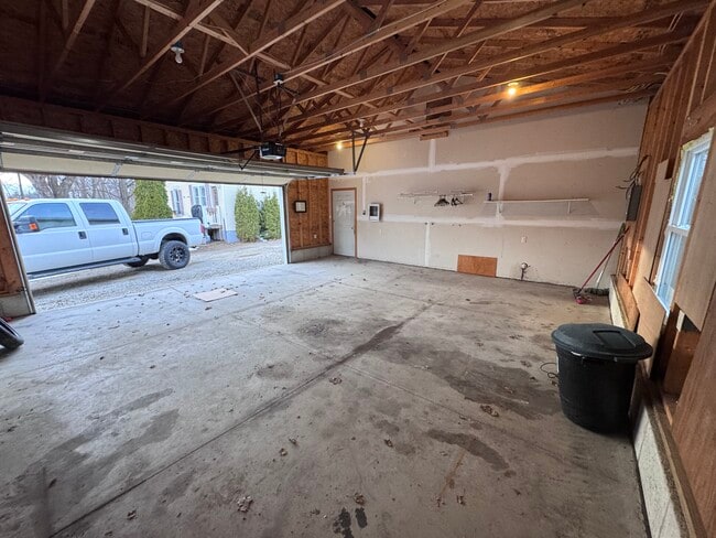 Photo - 523 E 1st St