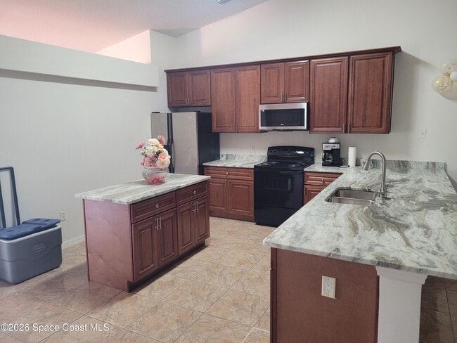 Photo - 231 Alcantarra St NW