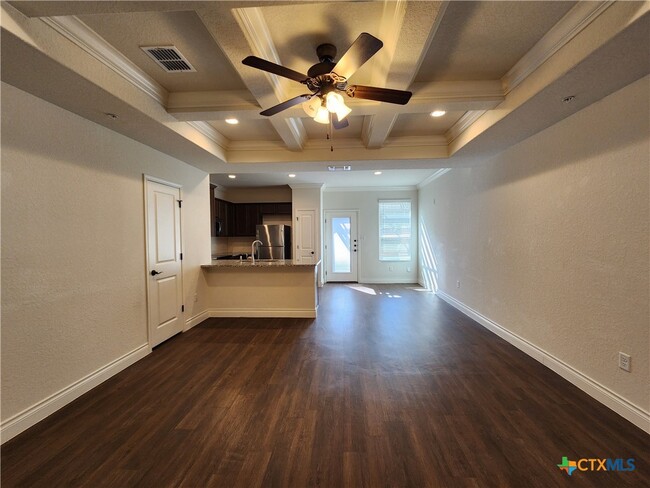 Photo - 348 Untermaier St