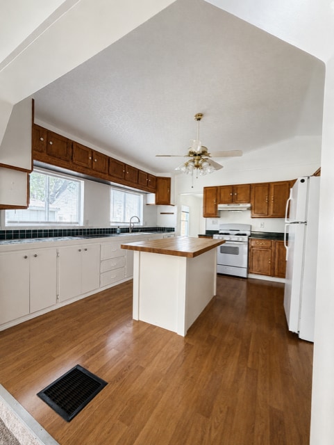 Photo - 269 W Hwy St