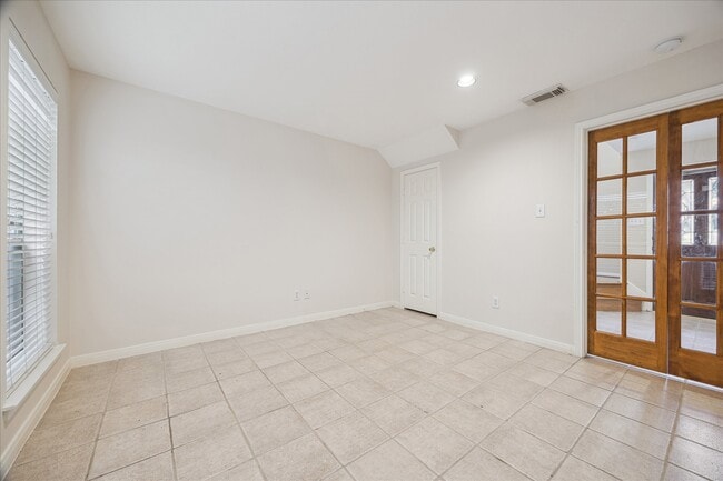 Photo - 2626 Commonwealth St