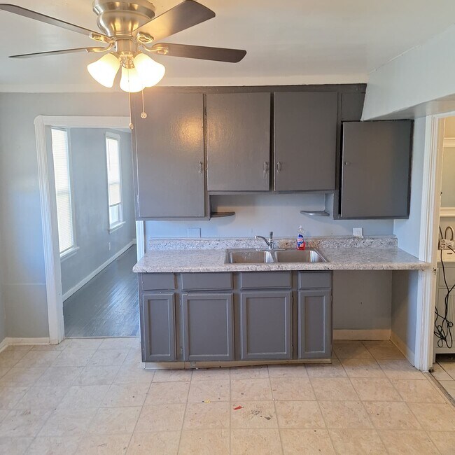 3282 W 48th St