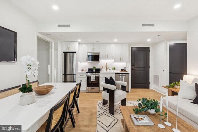 Photo - 135 S 19th St Unidad 407