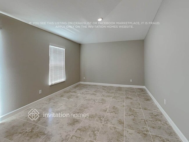 Photo - 558 Oldenberg St SW