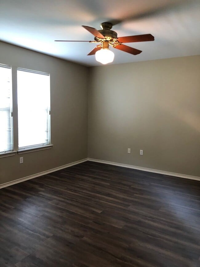 Photo - 317 Clydesdale Ln