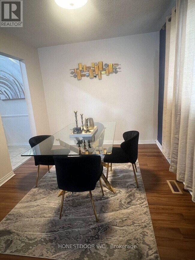 Photo - 72 Tumbleweed Crescent