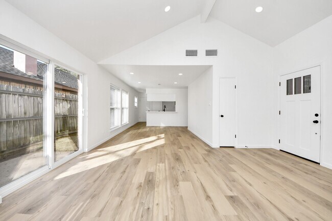 Photo - 3305 Avenue R