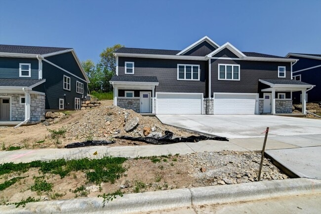 Building Photo - 2996 Blue Grass Dr