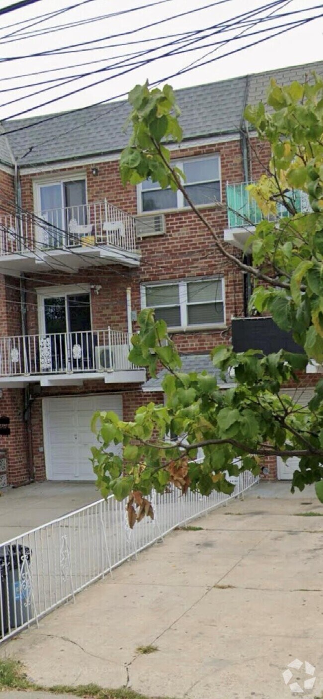 Building Photo - 58-11 74th St Rental