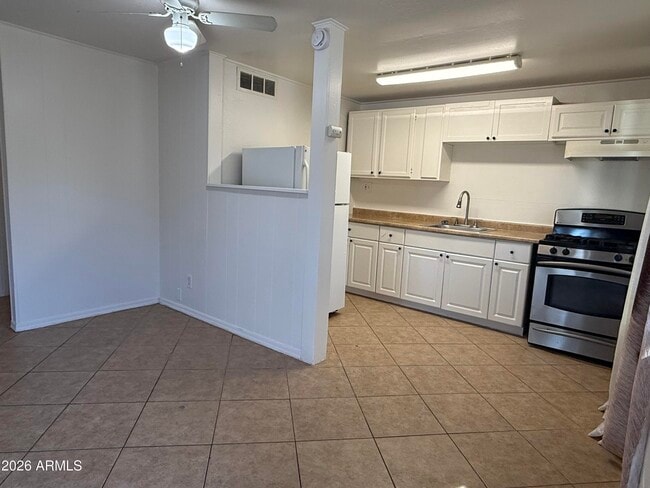 Building Photo - 1329 E Cinnabar Ave