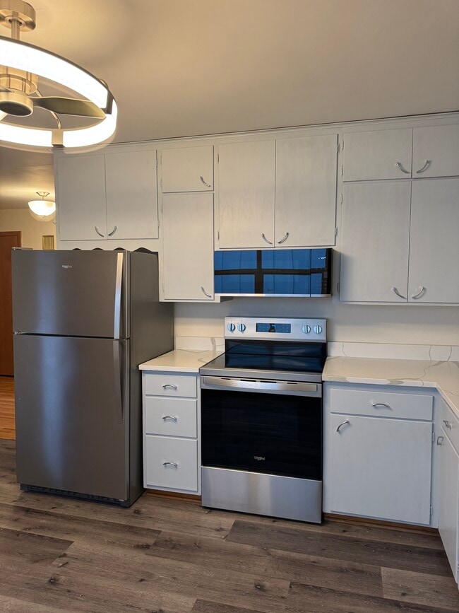 Photo - 610 Linden St W