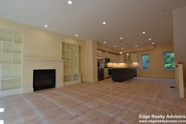 Photo - 135 Tremont St Unit 1