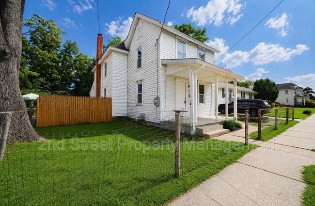Photo - 210 W Buck St