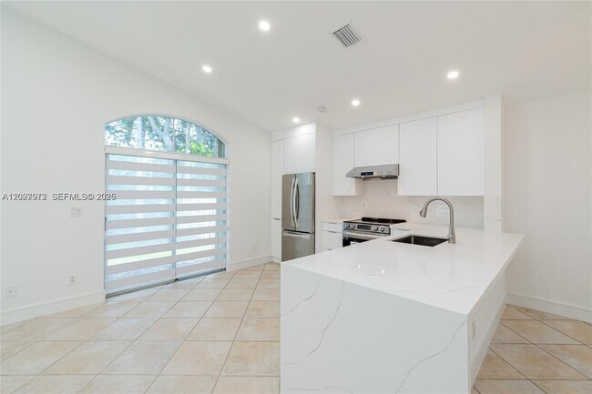 Photo - 812 Garnet Cir