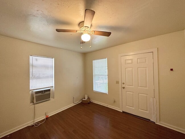 Photo - Cozy 2 Bedroom, 1 Bathroom House