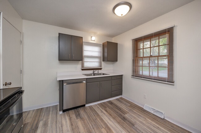 4704 Valdez Dr