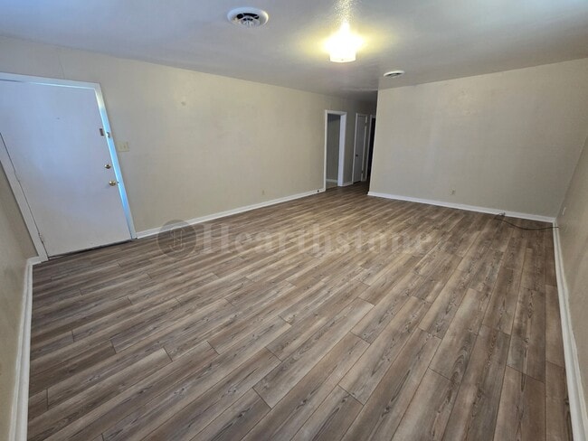 Photo - 717 Sandia Dr