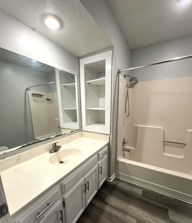 Photo - SEE IT NOW: Bright & Spacious Living in the Heart of North Kansas City!