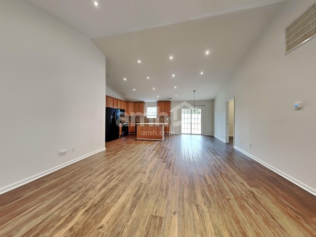 Photo - 135 Crescent Creek Ct