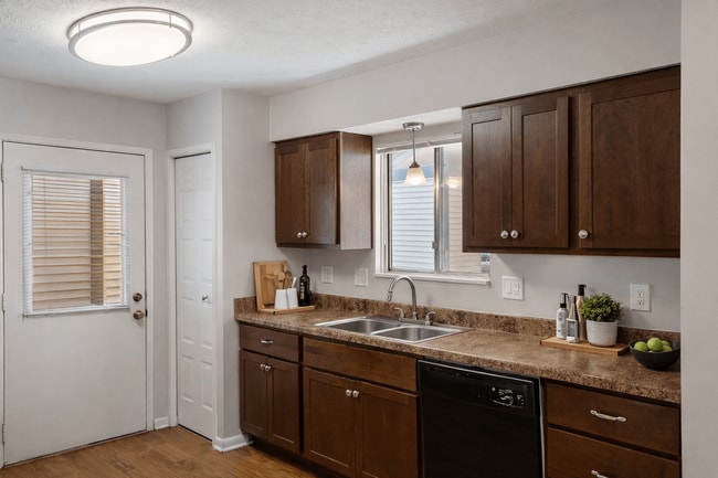 Foote Hills Apartments - Grand Rapids, MI