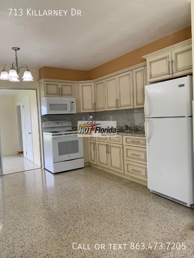Photo - 713 Killarney Dr