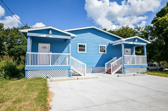 Photo - 239 Broadhurst Dr