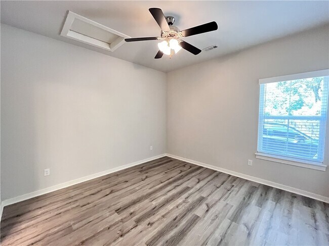 Photo - 1452 Sligo St