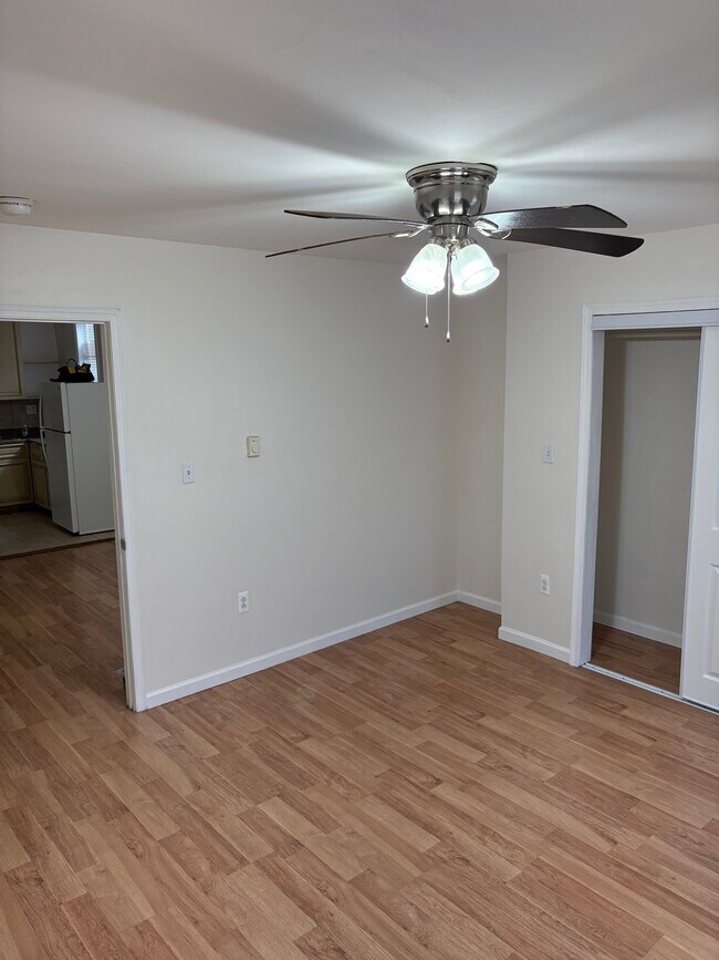 1206 W Airdrie St Unidad 2