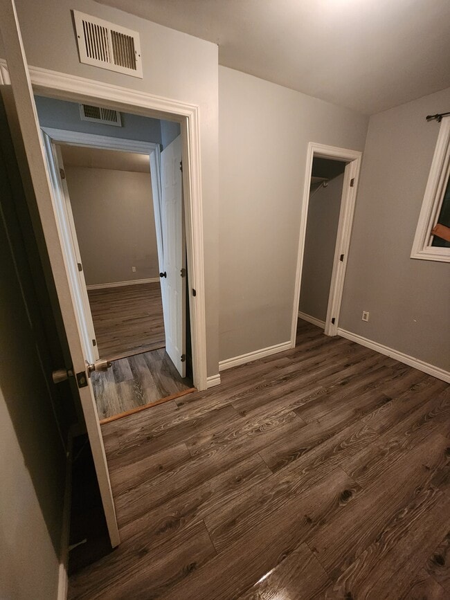 Building Photo - 15 Peel St