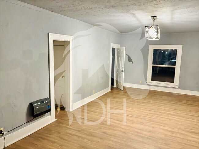 Photo - 211 S 7th St