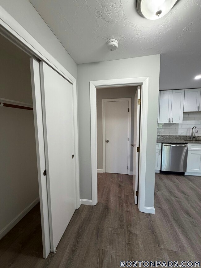 437 Sunderland Rd Unidad J