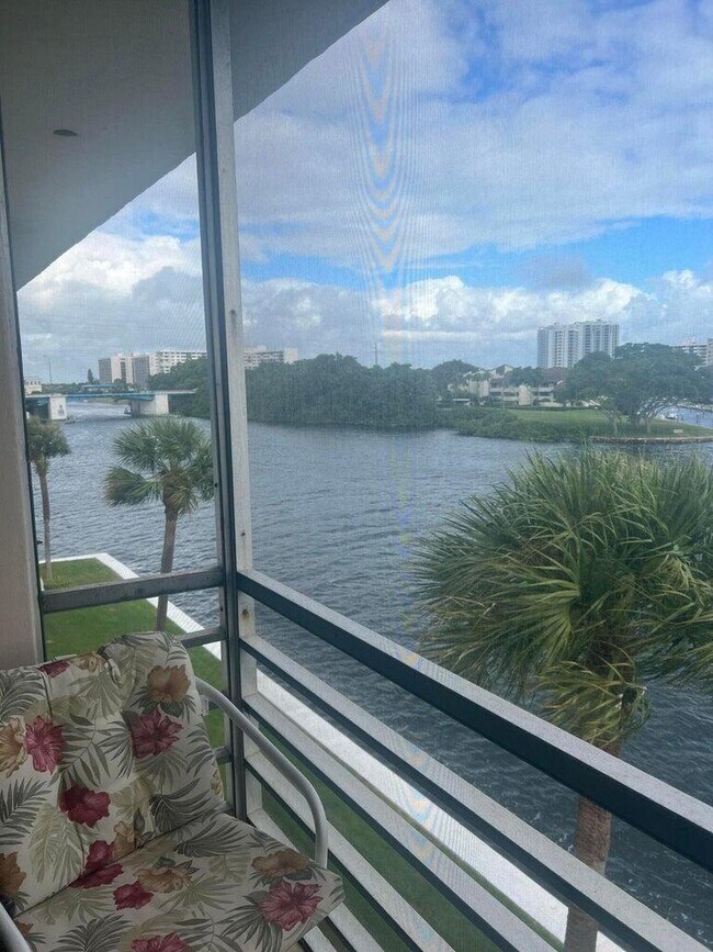 Photo - 20 Yacht Club Dr Unit 405